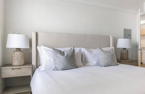 Biggs Field Apartment | Landing at The Phoenix - 1 Bedroom in Mission Valley