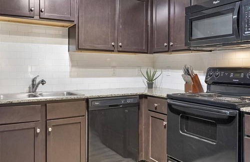 Southside Apartment | Landing at Villa de Oro - 1 Bedroom in South San/Kelly