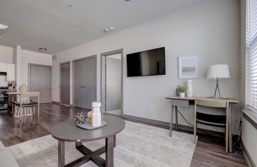Tobin Hill Apartment | Landing | Beautiful 1BD, Pool, Gym