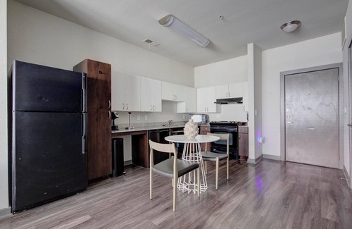 Tobin Hill Apartment | Landing | Beautiful 1BD, Pool, Gym