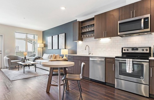 The Forum Apartment | Landing | Beautiful 1BD, Gym