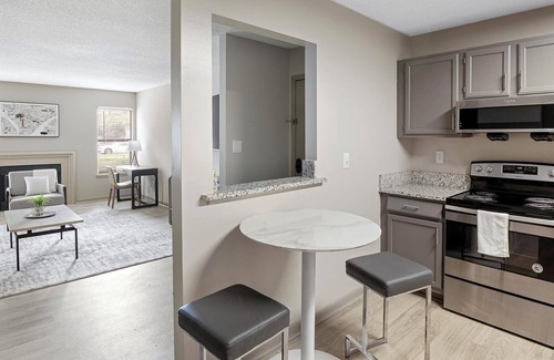 Huntsville Apartment | Landing | Beautiful 1BD, Pool, Gym