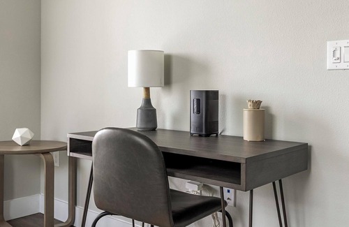 Katy Apartment | Landing | Beautiful 1BD, Clubhouse, Pool