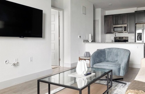 Austin Apartment | Landing | Beautiful 1BD, Gym, Pool