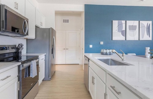 Casas Adobes Apartment | Landing | Beautiful 1BD, Pool