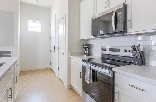 Casas Adobes Apartment | Landing | Beautiful 1BD, Pool