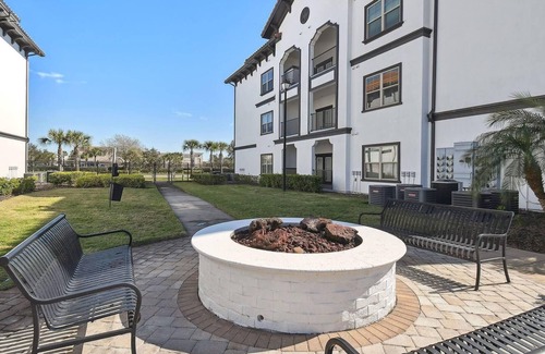 Tropic Apartment | Landing | Beautiful 1BD, Gym, Pool