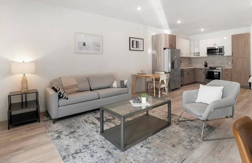 Richmond Apartment | Landing | Beautiful 1BD, Rooftop Lounge, Game Room