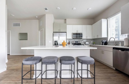 Wimauma Apartment | Landing | Beautiful 2BD, Gym, Pool