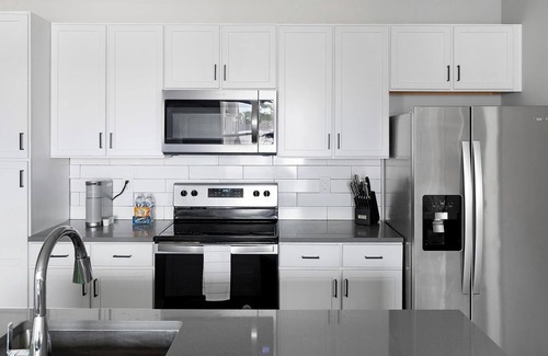 Madison Apartment | Landing | Beautiful 2BD, Pool, Gym