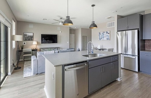 Warehouse District Apartment | Landing | Beautiful 2BD, Pool, Yoga Studio