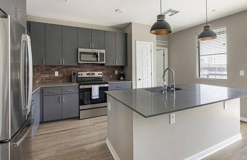 Warehouse District Apartment | Landing | Beautiful 2BD, Pool, Yoga Studio