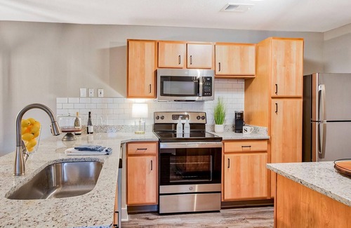 Eureka Apartment | Landing | Beautiful 2BD, Pool, Clubhouse