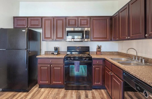 Sunrise Manor Apartment | Landing | Chic 1BD, Gym