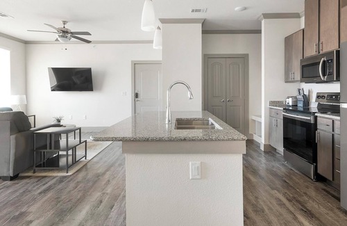 Manor Apartment | Landing | Chic 1BD, Courtyard, Gym