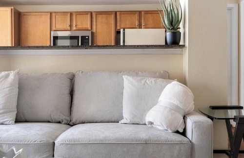 Sweetbriar Apartment | Landing | Chic 1BD, Gym, Courtyard