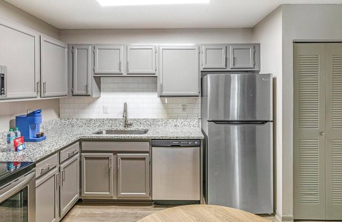 Huntsville Apartment | Landing | Chic 1BD, Pool, Clubhouse