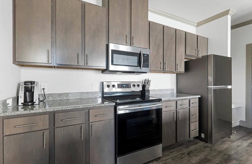 Manor Apartment | Landing | Chic 1BD, Pool, Courtyard