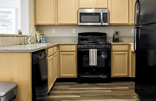 Downtown Indianapolis Apartment | Landing | Chic 1BD, Rooftop Lounge, Pool