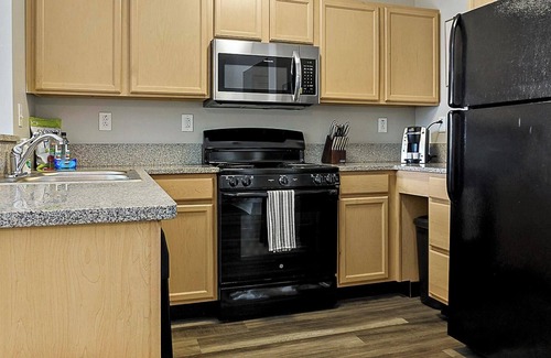 Downtown Indianapolis Apartment | Landing | Chic 1BD, Rooftop Lounge, Pool