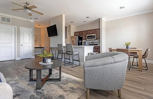 Summerville Apartment | Landing | Chic 1BD, Yoga Studio, Gym