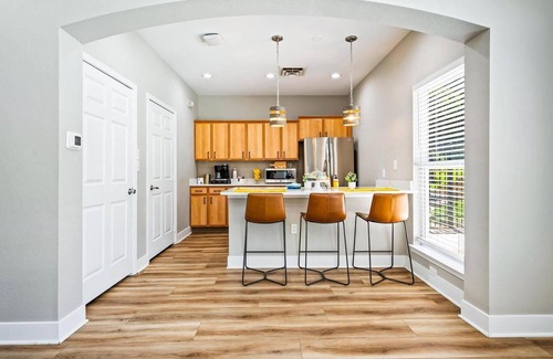 Eureka Apartment | Landing | Chic 2BD, Clubhouse, Gym