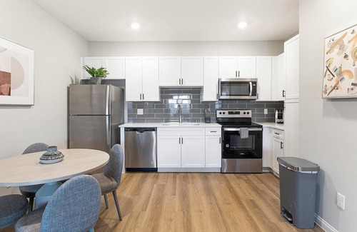 Townsite Apartment | Landing | Chic 2BD, Rooftop Lounge, Pool