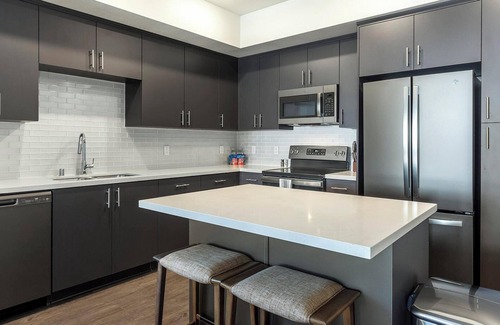 Spring Apartment | Landing | Chic 2BD, Gym, Pool