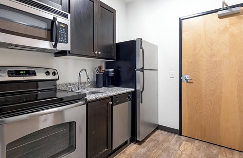 Northwest Portland Apartment | Landing | Chic Studio, Courtyard, Gym