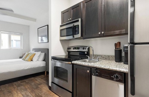 Northwest Portland Apartment | Landing | Chic Studio, Courtyard, Gym