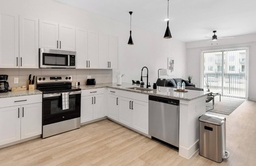 Denton Apartment | Landing | Chic Studio, Gym