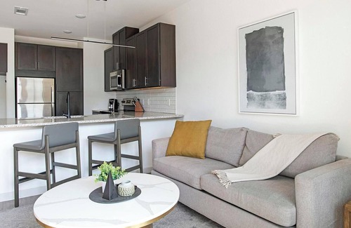 Dallas Apartment | Landing | Incredible 1BD, Gym, Clubhouse