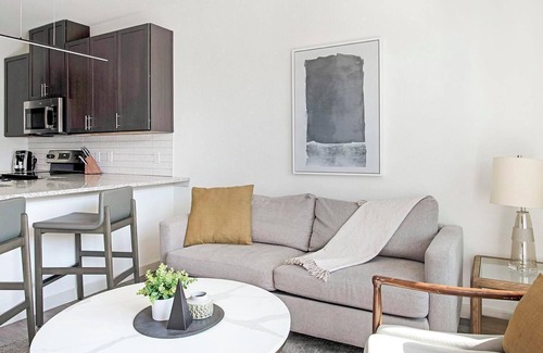 Dallas Apartment | Landing | Incredible 1BD, Gym, Clubhouse