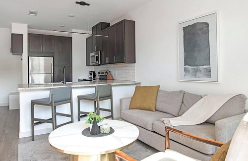 Dallas Apartment | Landing | Incredible 1BD, Gym, Clubhouse