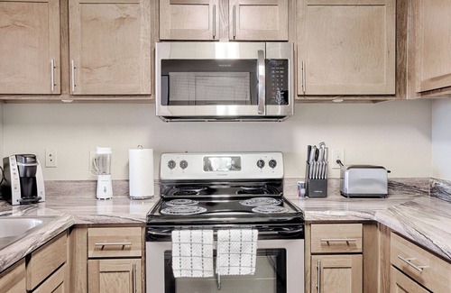 Jenks Apartment | Landing | Incredible 1BD, Gym, Pool