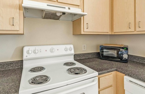 Southbelt/Ellington Apartment | Landing | Incredible 1BD, Clubhouse, Game Room