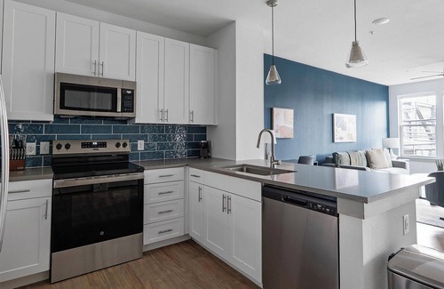 MLK Apartment | Landing | Incredible 1BD, Yoga Studio, Courtyard