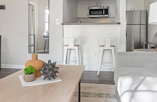 Sunbeam Apartment | Landing | Incredible 1BD, Courtyard, Pool