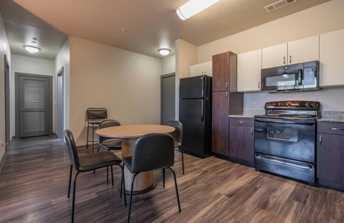 Tobin Hill Apartment | Landing | Incredible 2BD, Clubhouse, Courtyard
