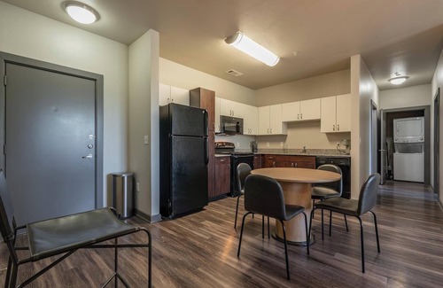 Tobin Hill Apartment | Landing | Incredible 2BD, Clubhouse, Courtyard