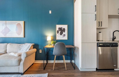 Tropic Apartment | Landing | Modern 1BD, Gym, Courtyard