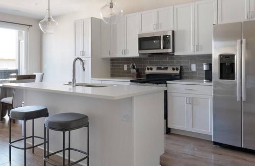 Oakwood Apartment | Landing | Modern 1BD, Gym, Clubhouse