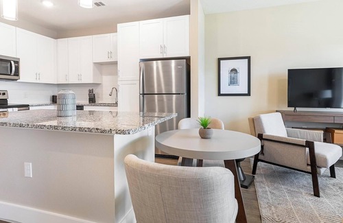 Southeast Orlando Apartment | Landing | Modern 1BD, Gym, Clubhouse