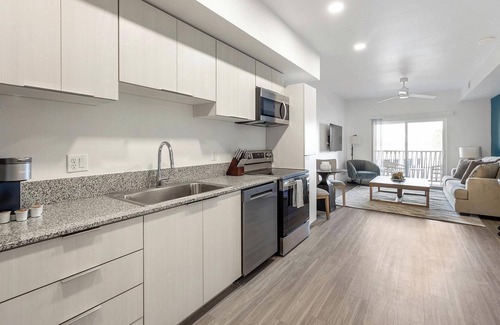 North Mountain Apartment | Landing | Modern 1BD, Gym, Pool