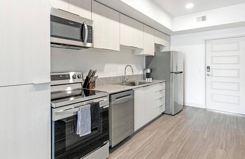 North Mountain Apartment | Landing | Modern 1BD, Gym, Pool