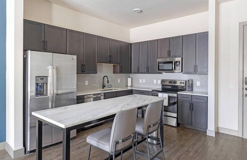 Denton Apartment | Landing | Modern 2BD, Gym, Courtyard