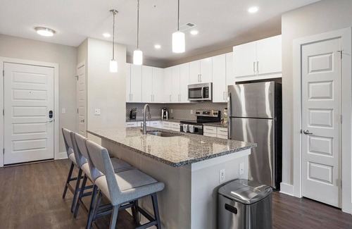 Woodburn Apartment | Landing | Modern 2BD, Gym, Pool