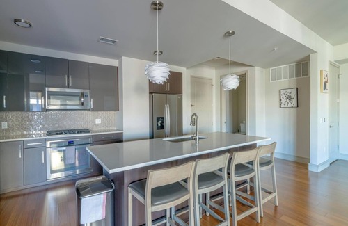 Houston Apartment | Landing | Modern 2BD, Pool, Tennis Court