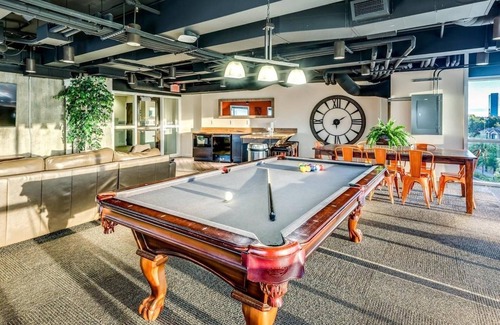 Downtown Indianapolis Apartment | Landing | Modern Studio, Pool, Rooftop Lounge
