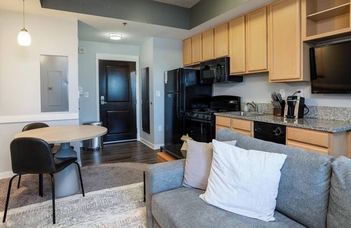 Downtown Indianapolis Apartment | Landing | Spectacular Studio, Gym, Rooftop Lounge